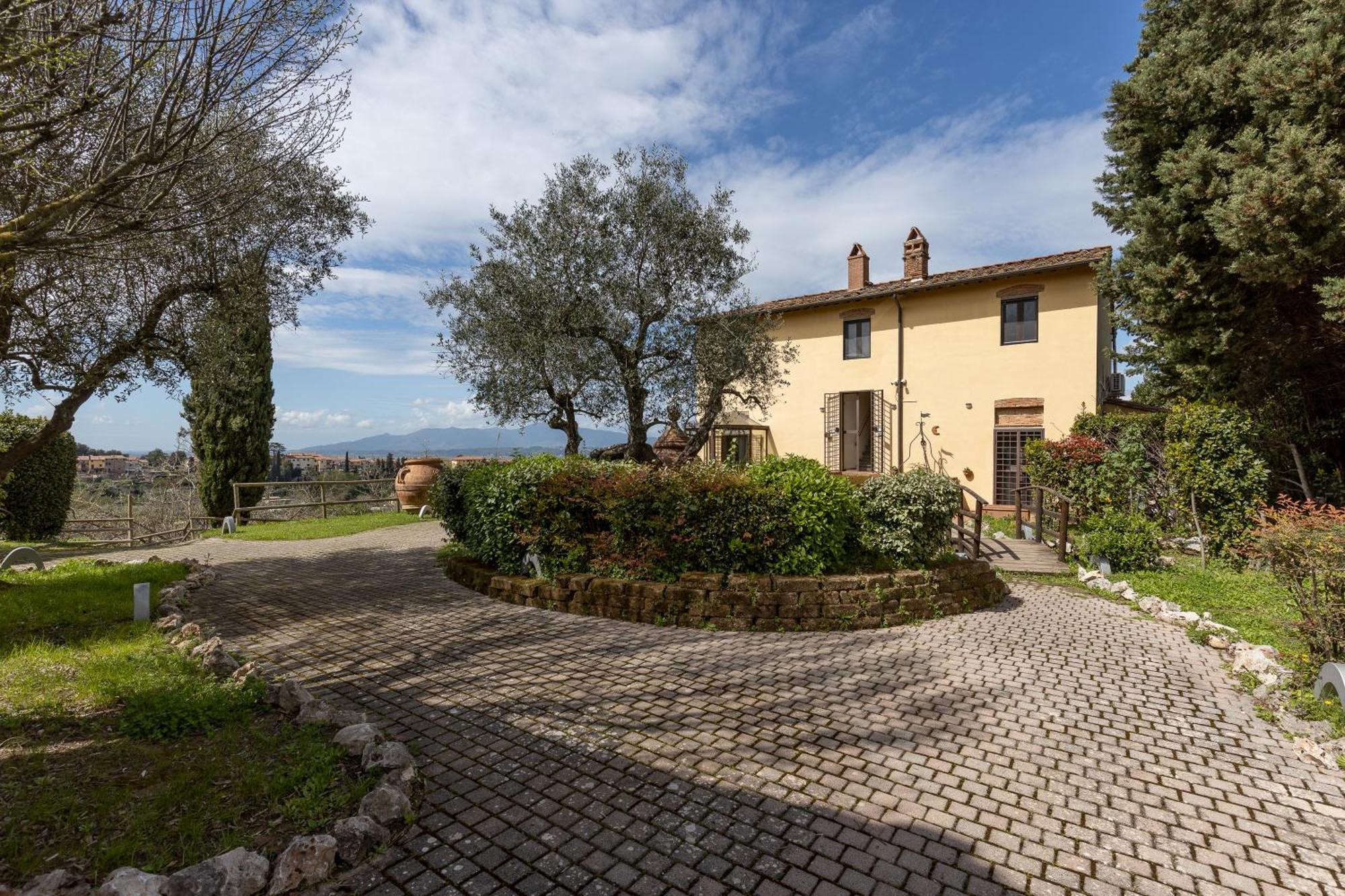 Residence Montevecchio Монтополі-ін-Валь-д'Арно Екстер'єр фото