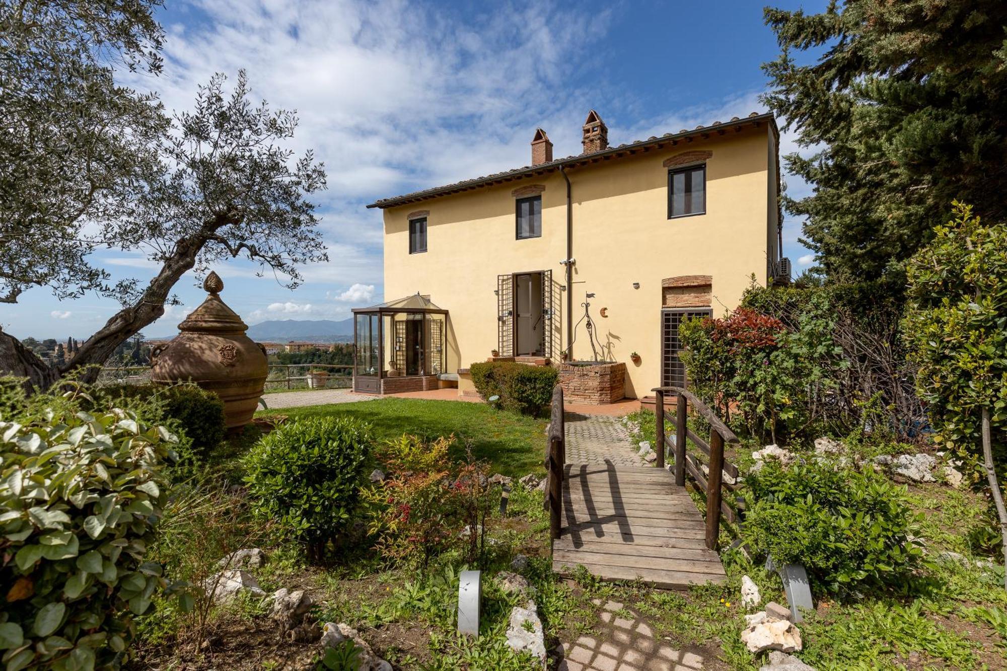 Residence Montevecchio Монтополі-ін-Валь-д'Арно Екстер'єр фото